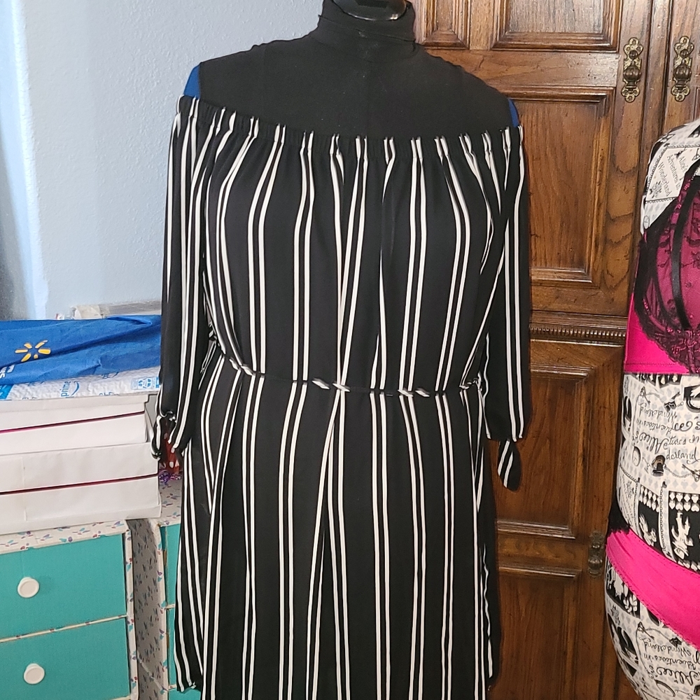 Rue 21+ 3x. black and white tunic